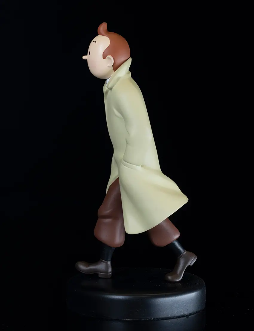 فیگور تن تن با کت بارونی tintin wearing his coat
